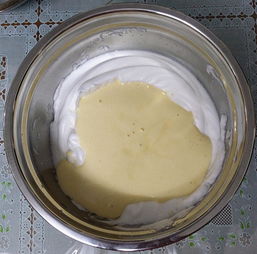 細(xì)膩綿軟的獼猴桃奶油蛋糕卷 家常做法大揭秘，清甜不膩超好吃！